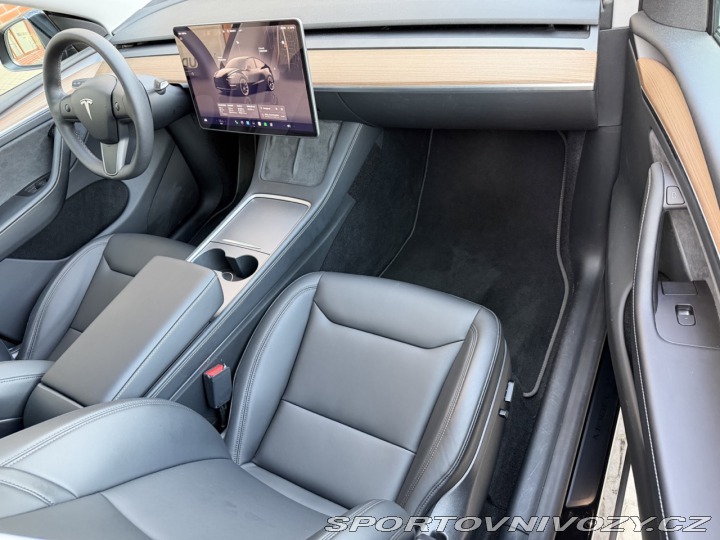 Tesla Model Y AWD Long Range Dual Motor 2024