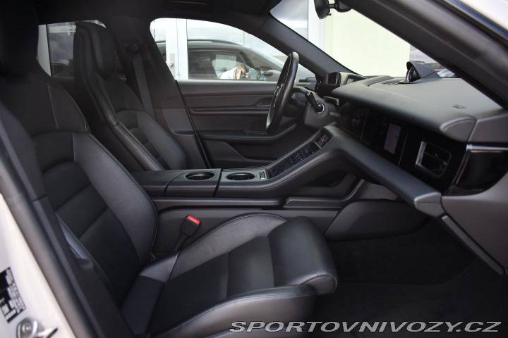 Porsche Taycan CROSS TURISMO REZERVACE 2021