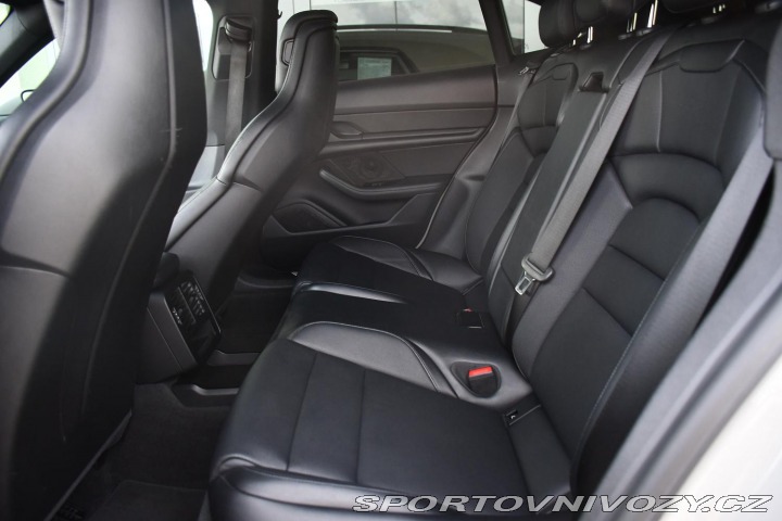 Porsche Taycan CROSS TURISMO REZERVACE 2021