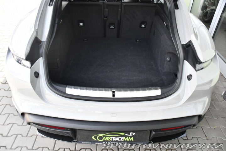 Porsche Taycan CROSS TURISMO REZERVACE 2021