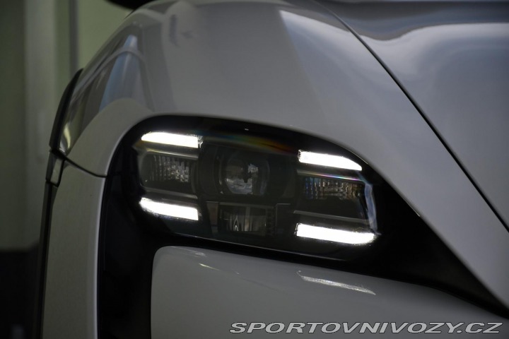 Porsche Taycan CROSS TURISMO REZERVACE 2021