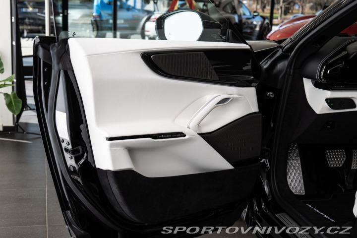 Ferrari Purosangue Pano/LIFT/Masáž/Ventilace 2026