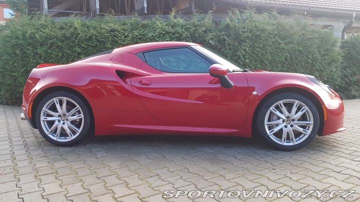 Alfa Romeo 4C  2015