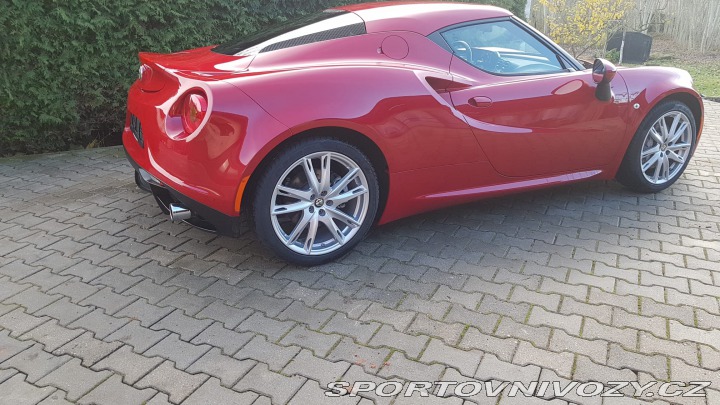 Alfa Romeo 4C  2015