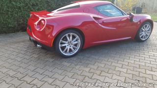Alfa Romeo 4C  2015