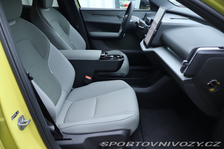 Volvo EX30 Essential 69kWh Twin Moto 2025