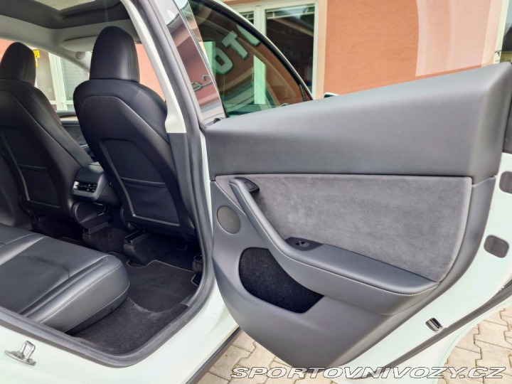 Tesla Model Y L.R. Dual Motor 378 REZER 2022