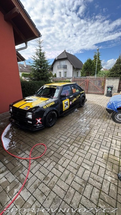 Opel Kadett Závodní auto 1800