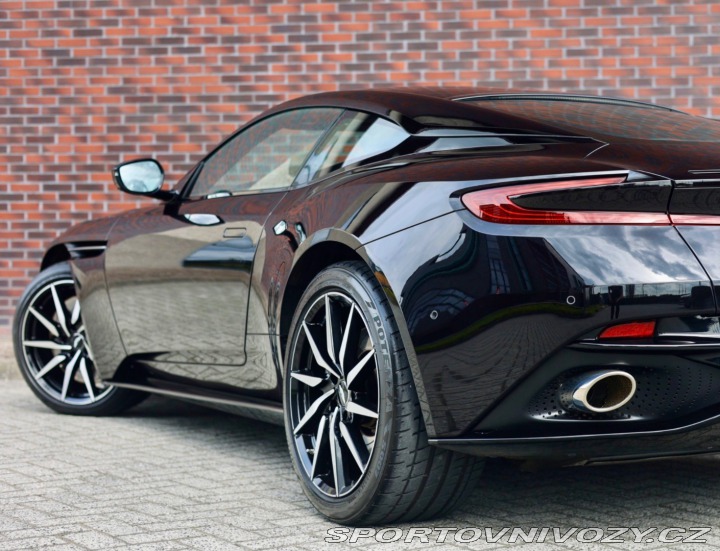 Aston Martin DB11 DB11 4.0 V8 375KW, 360ka 2020