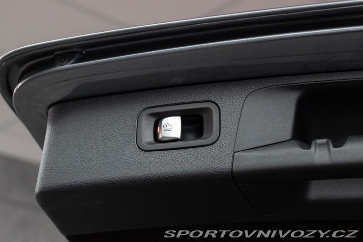 Mercedes-Benz E E 220d 4x4*AMG*AIR*TAŽNÉ* 2020