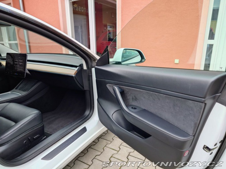 Tesla Model 3 Standard Range 208 kW 2021