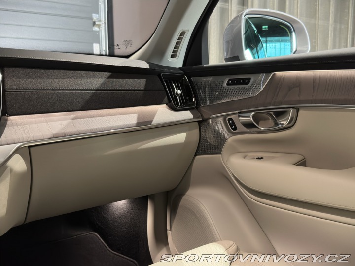 Volvo Ostatní modely XC90 2,0 T8 Plus Bright 2026