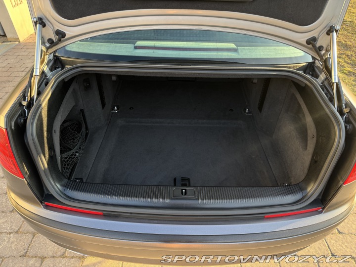 Audi Ostatní modely A8 W12 long 2006