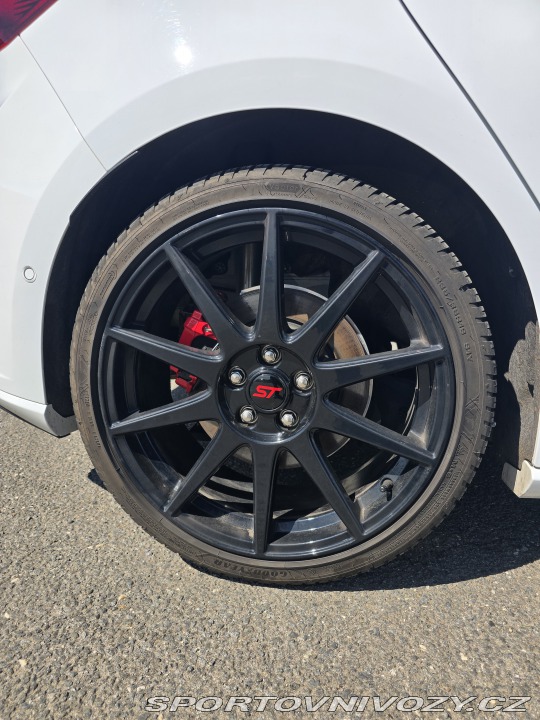 Ford Focus ST Performance Pack + Brembo 2023