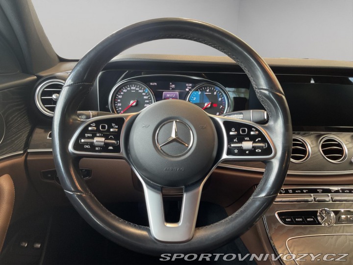 Mercedes-Benz E E 300 e sedan 2020