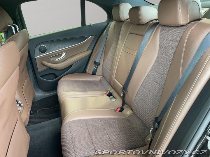 Mercedes-Benz E E 300 e sedan 2020