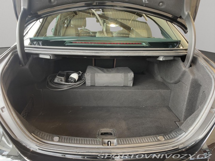 Mercedes-Benz E E 300 e sedan 2020