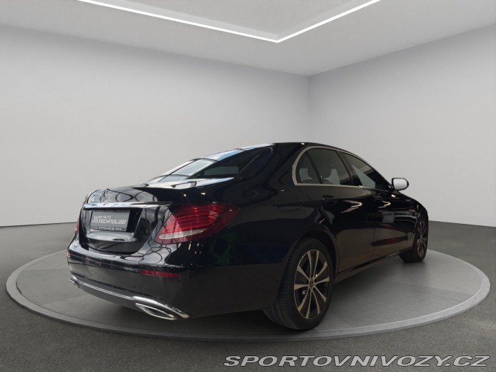 Mercedes-Benz E E 300 e sedan 2020