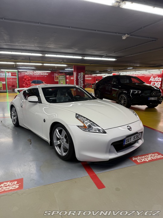Nissan 370 Z  2011