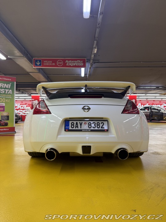 Nissan 370 Z  2011