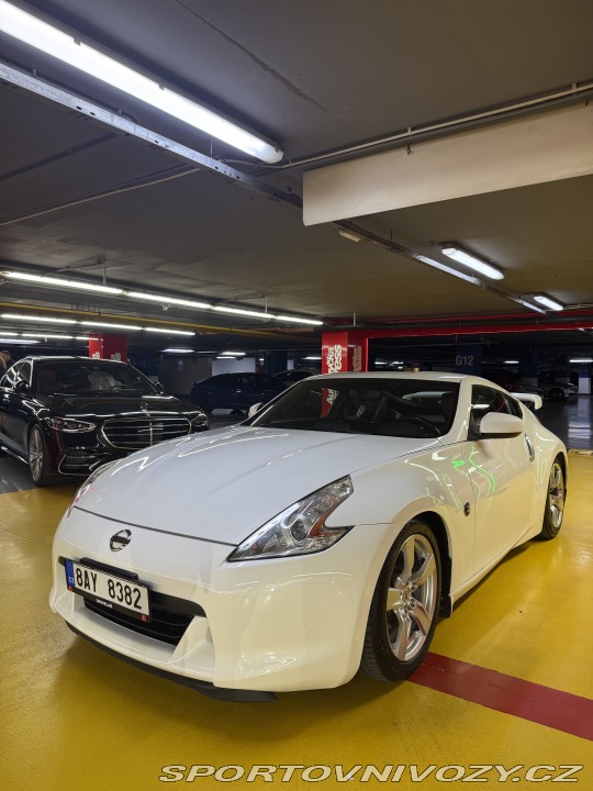 Nissan 370 Z  2011