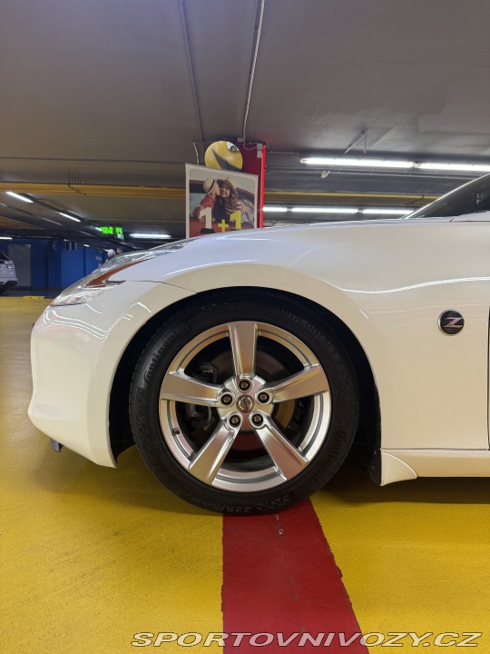 Nissan 370 Z  2011