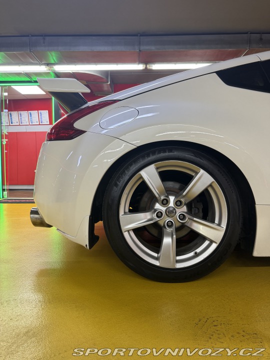 Nissan 370 Z  2011