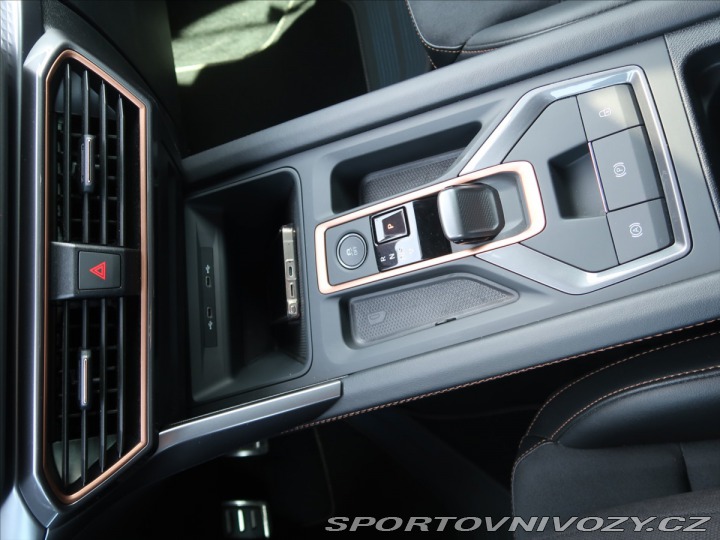 Cupra Leon 1,5 ST SP e-HYBRID 204k D 2025