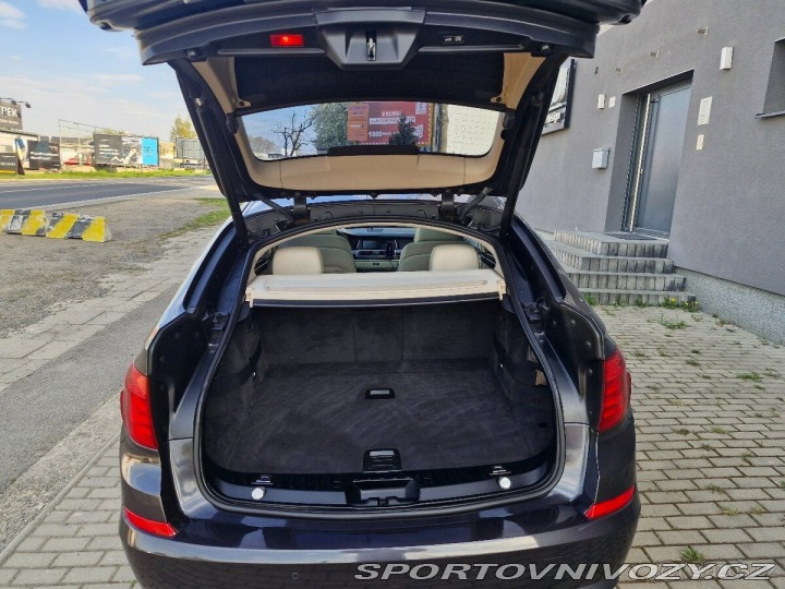 BMW 5 3,0   GT 530d xDrive gran 2011