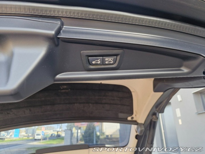 BMW 5 3,0   GT 530d xDrive gran 2011