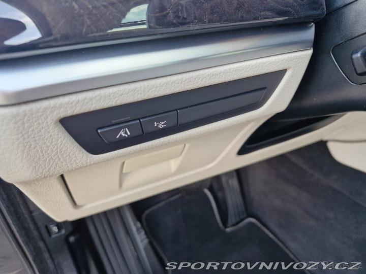 BMW 5 3,0   GT 530d xDrive gran 2011