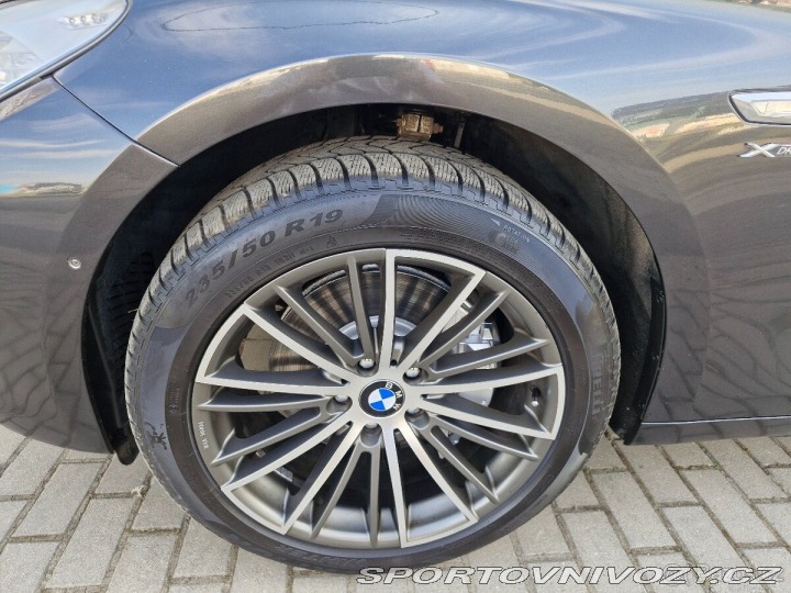 BMW 5 3,0   GT 530d xDrive gran 2011