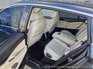 BMW 5 3,0   GT 530d xDrive gran 2011