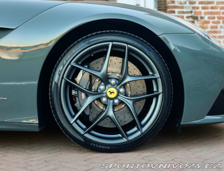 Ferrari F12berlinetta 6.3 V12  | Atelier auto 2013