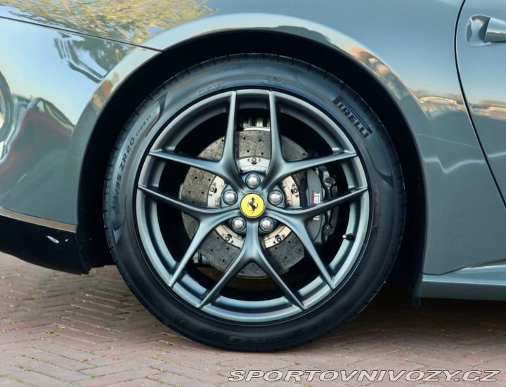 Ferrari F12berlinetta 6.3 V12  | Atelier auto 2013