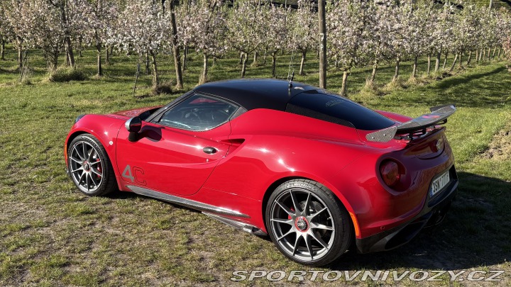 Alfa Romeo 4C  2015