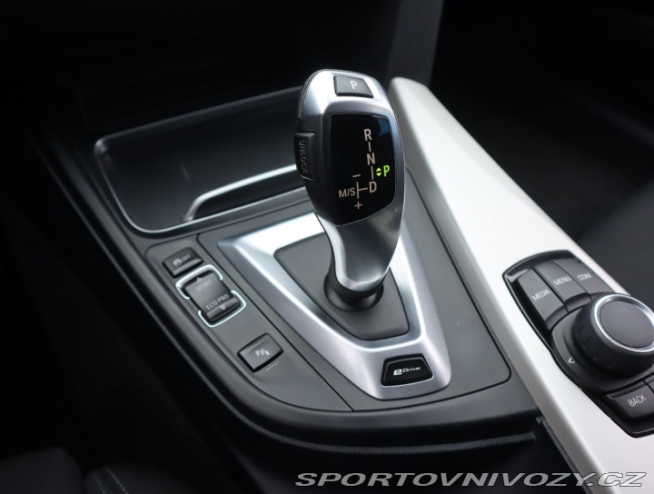 BMW 3 Sport Line 330e iPerforma 2018