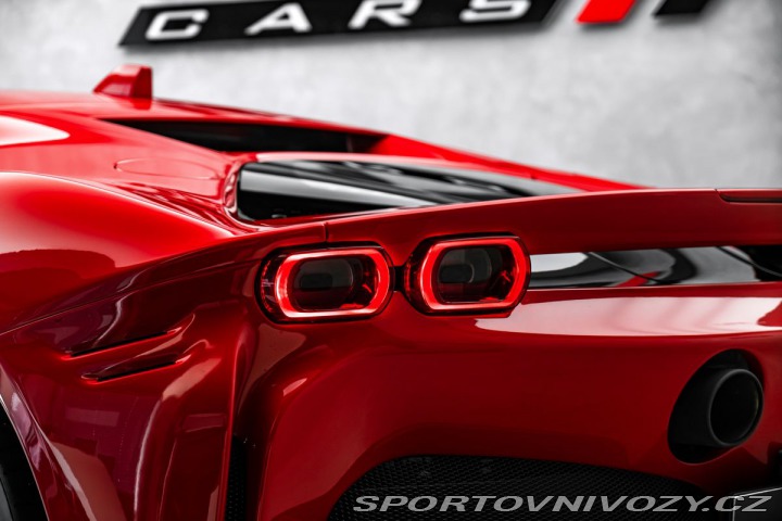 Ferrari SF90 Lift, karbon, metalíza 2024