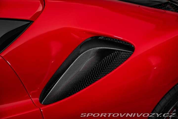 Ferrari SF90 Lift, karbon, metalíza 2024