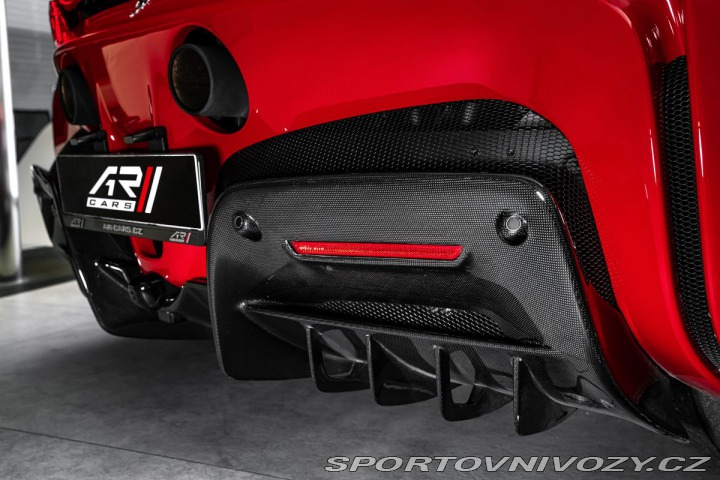 Ferrari SF90 Lift, karbon, metalíza 2024