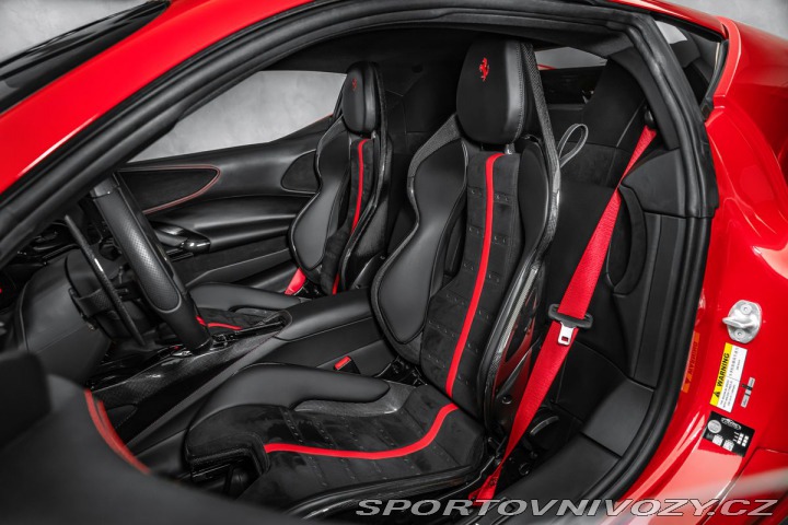 Ferrari SF90 Lift, karbon, metalíza 2024