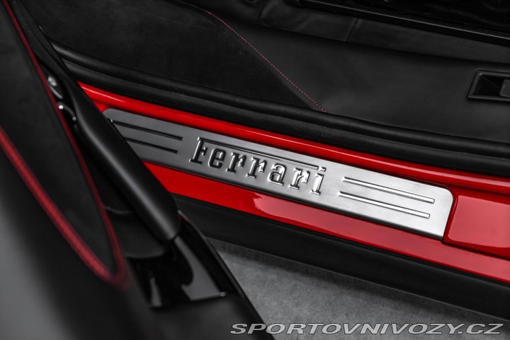 Ferrari SF90 Lift, karbon, metalíza 2024