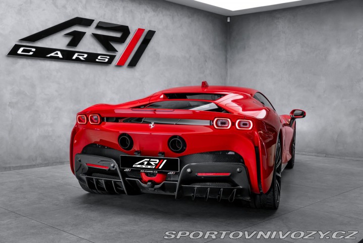 Ferrari SF90 Lift, karbon, metalíza 2024