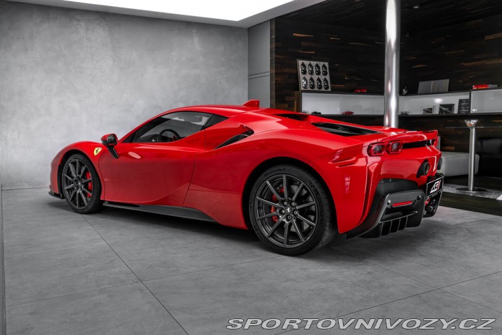 Ferrari SF90 Lift, karbon, metalíza 2024