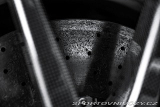 Ferrari SF90 Lift, karbon, metalíza 2024