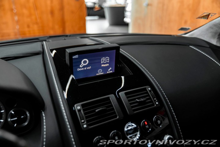 Aston Martin V8 Vantage 2012