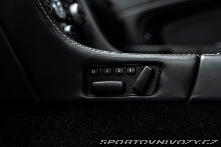 Aston Martin V8 Vantage 2012