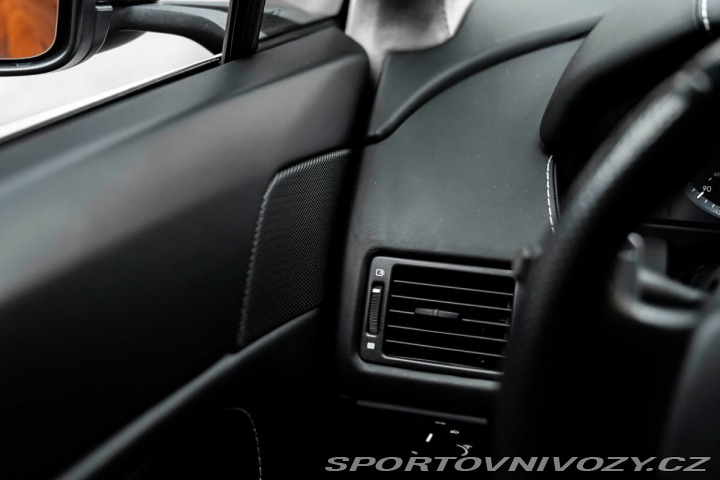 Aston Martin V8 Vantage 2012