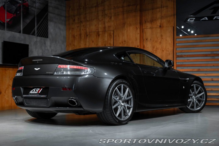 Aston Martin V8 Vantage 2012