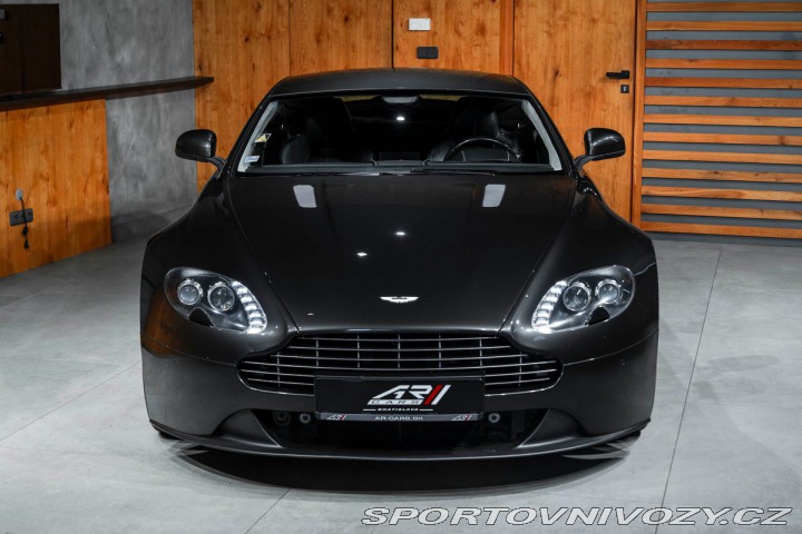 Aston Martin V8 Vantage 2012